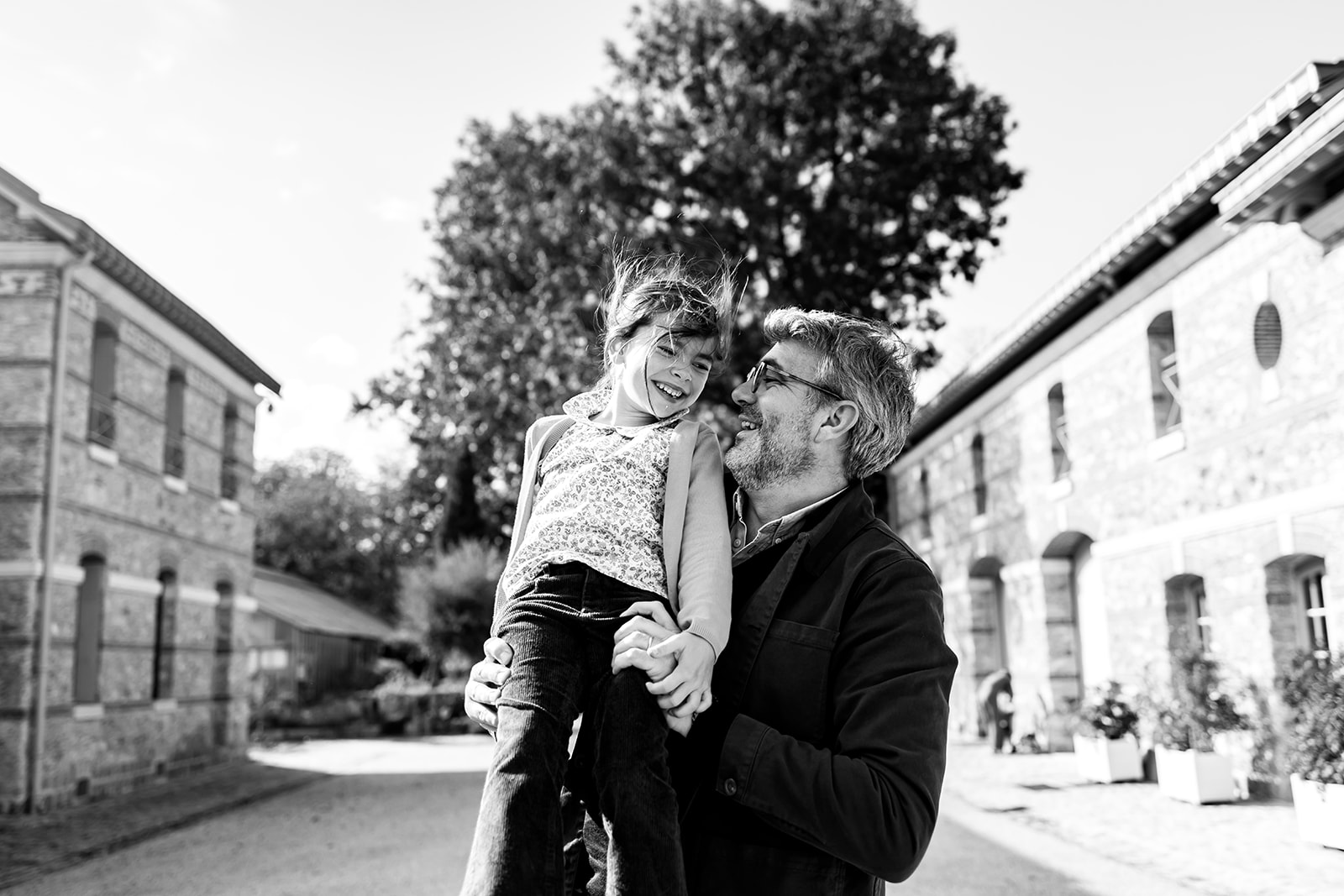 photographe famille besancon - paris - boulogne billancourt - seance photo exterieur - seance photo famille - jardin des serres d Auteuil