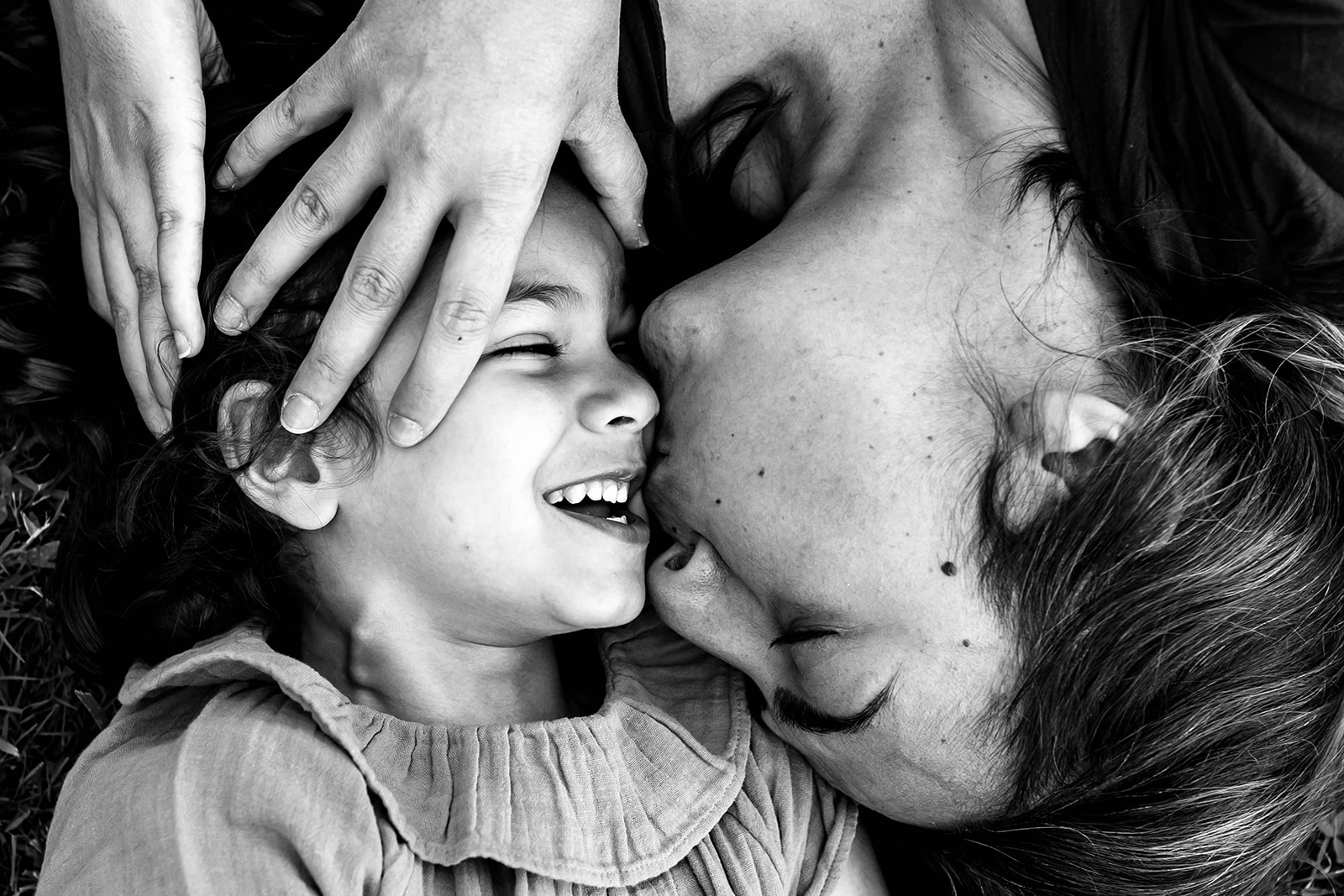 photographe famille - marie piot - besancon - paris - photographe grossesse - seance famille exterieur - guide seance famille